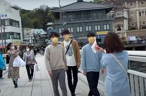 Khẩu trang bánh mì dứa vừa phòng dịch vừa ăn được gây tranh cãi - Hình 2 Khau trang banh mi dua vua phong dich vua an duoc gay tranh cai-Hinh-2