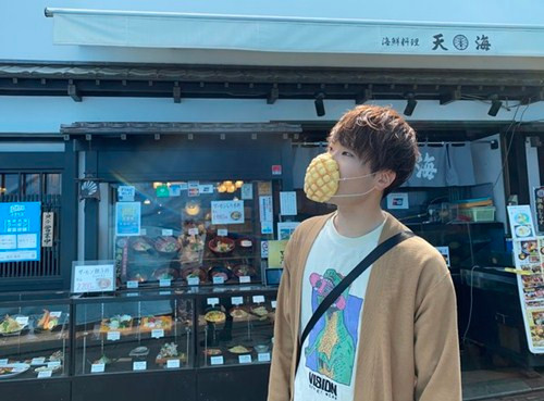 Khẩu trang bánh mì dứa vừa phòng dịch vừa ăn được gây tranh cãi Khau trang banh mi dua vua phong dich vua an duoc gay tranh cai