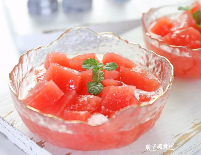 Bi quyet lam mon suong sa dua hau vua mat lai cuc bo cho mua he