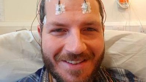 Mất trí nhớ 18 năm trước, nhờ nghe bài hát mà lấy lại được ký ức Mat tri nho 18 nam truoc, nho nghe bai hat ma lay lai duoc ky uc