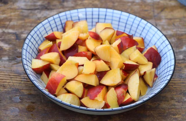 Cach lam nuoc ep dao long vang cuc thom ngon cho ngay he-Hinh-5