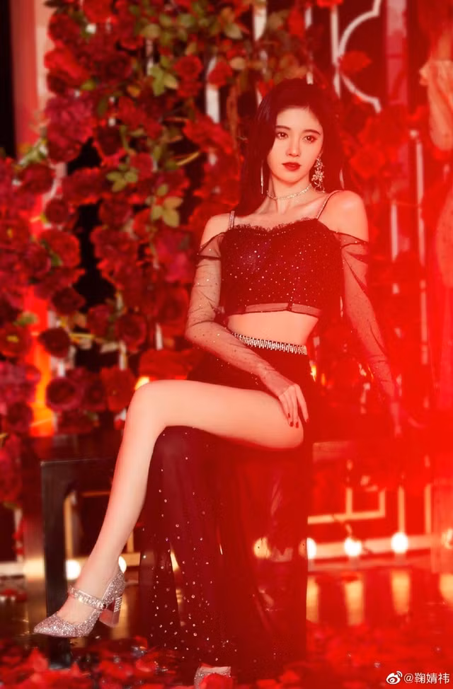 Cuc Tinh Y voi cach do dang de co “bo vai truyen tranh”-Hinh-9