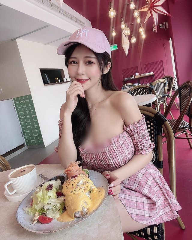 Hot girl để ngực trần mặc tạp dề nóng bỏng “nhức mắt“ - Hình 10 Hot girl de nguc tran mac tap de nong bong “nhuc mat“-Hinh-10