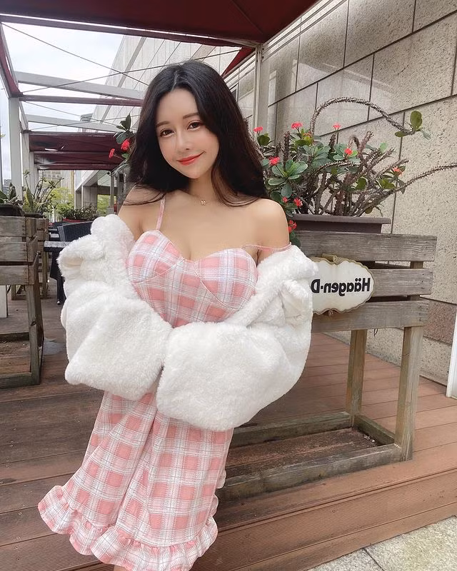 Hot girl de nguc tran mac tap de nong bong “nhuc mat“-Hinh-9