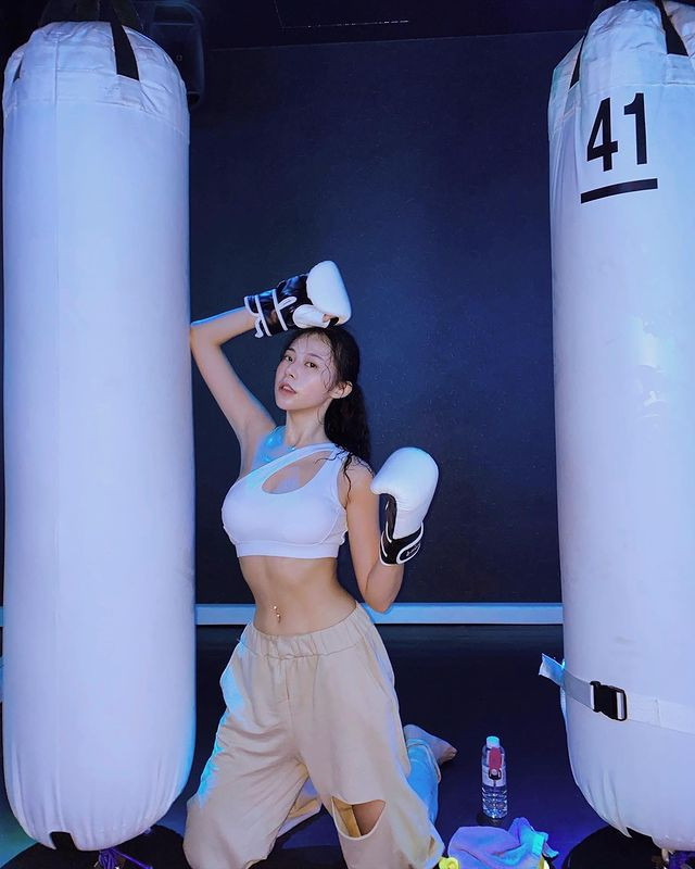 Mẫu nữ chỉ cách tập luyện để giữ dáng người chữ S cực chuẩn - Hình 9 Mau nu chi cach tap luyen de giu dang nguoi chu S cuc chuan-Hinh-9