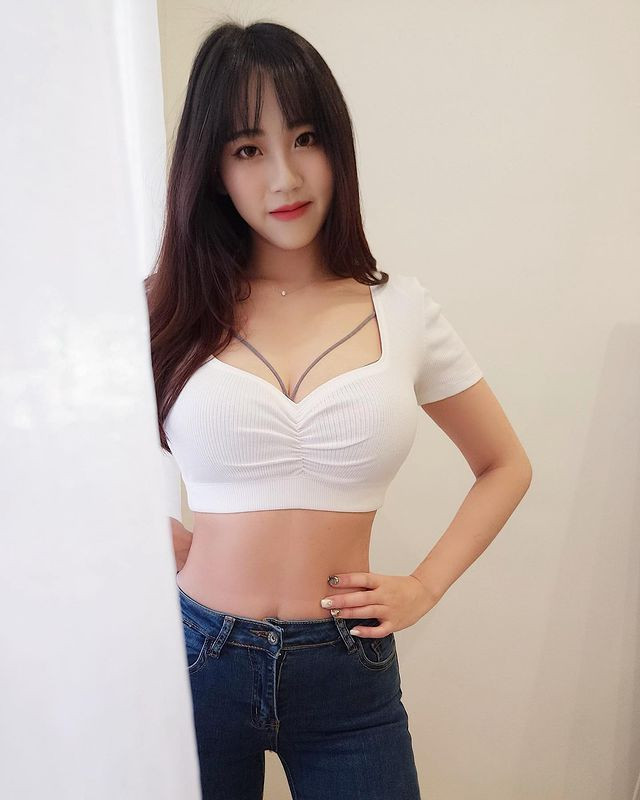 Gu thời trang nóng bỏng của nữ giáo viên chuyển nghề làm y tá Quách Nãi Duy - Hình 2 Gu thoi trang nong bong cua nu giao vien chuyen nghe lam y ta Quach Nai Duy-Hinh-2
