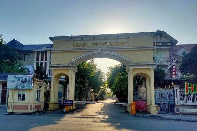 Loạt biệt thự bỏ hoang, hạ tầng xuống cấp ở Hoài Đức - Hình 7 Loat biet thu bo hoang, ha tang xuong cap o Hoai Duc-Hinh-7