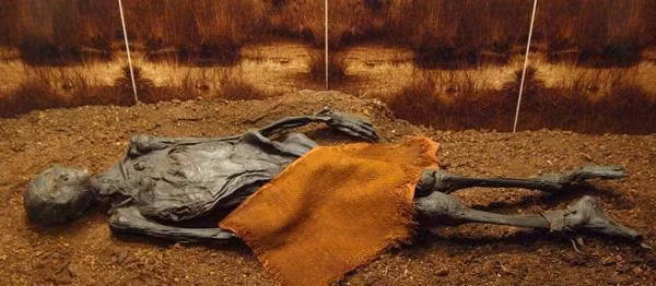 Phat hien nguyen nhan vet lom tren dau cua xac uop Rendswuhren