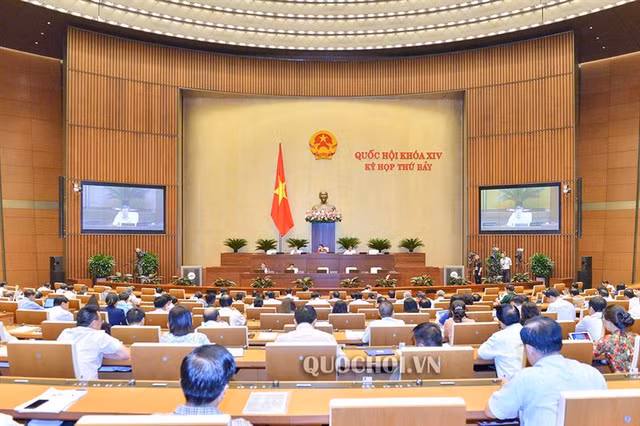 Dai bieu QH ban khoan ve cam dieu khien phuong tien giao thong khi uong ruou, bia