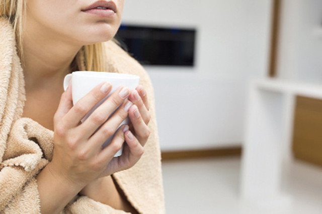 Chị em cảnh giác với chứng ớn lạnh dễ bộc phát nhiều bệnh khác Chi em canh giac voi chung on lanh de boc phat nhieu benh khac