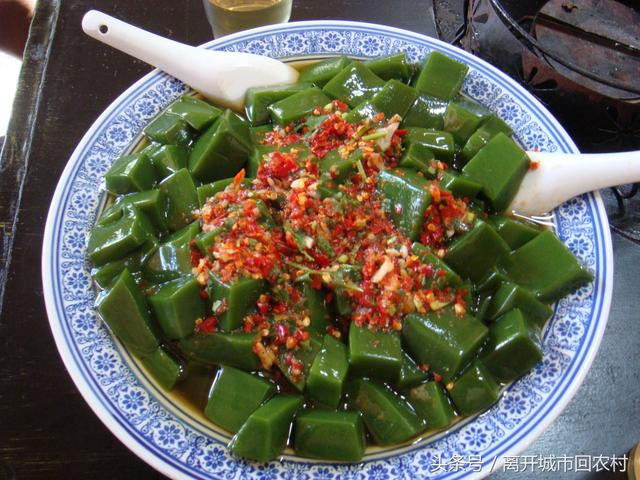 Trải nghiệm mới: Đậu phụ màu xanh bốc mùi vẫn thu hút người mua - Hình 8 Trai nghiem moi: Dau phu mau xanh boc mui van thu hut nguoi mua-Hinh-8