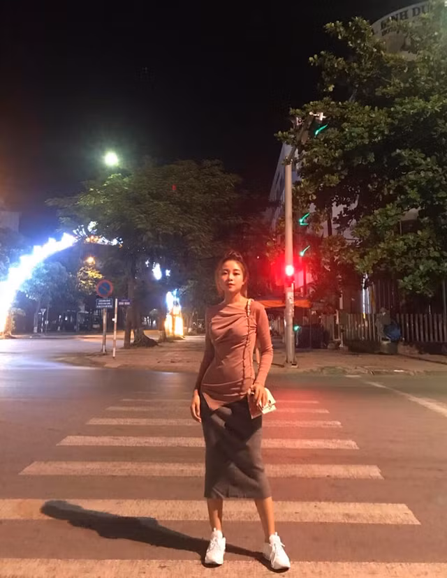 Phong cach thoi trang tre trung cua hotgirl ban gai cau thu Phan Van Duc-Hinh-5