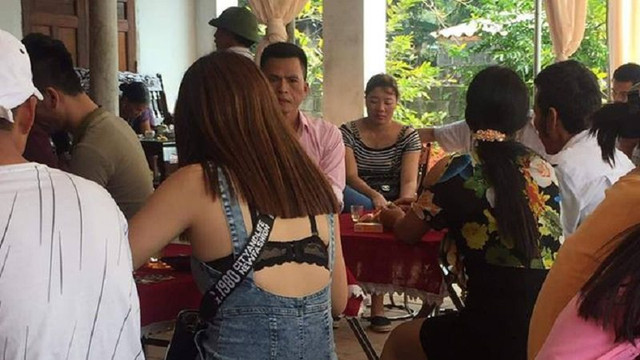 Điểm mặt những trường hợp ăn mặc hớ hênh đi đám cưới - Hình 4 Diem mat nhung truong hop an mac ho henh di dam cuoi-Hinh-4