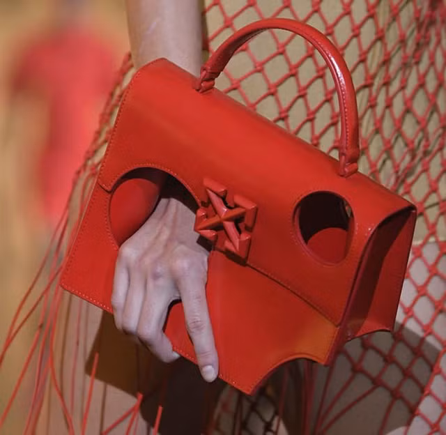 Chet cuoi voi nhung nhung phu kien ky quac tren san thoi trang quoc te-Hinh-4