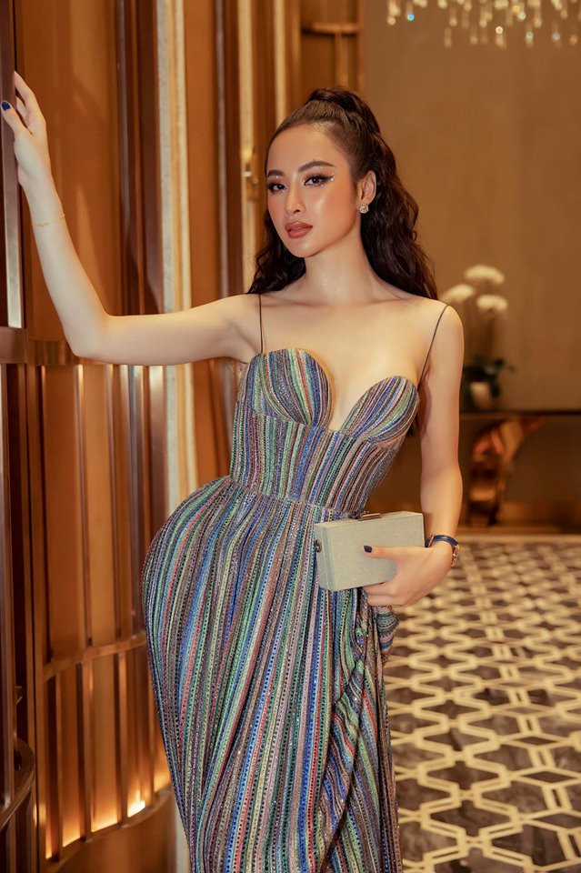 Angela Phương Trinh với gu thời trang khoe vòng 3 khủng - Hình 4 Angela Phuong Trinh voi gu thoi trang khoe vong 3 khung-Hinh-4