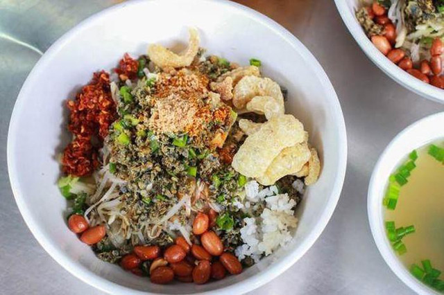 Những đặc sản đậm đà vị Huế mà du khách không thể bỏ qua - Hình 3 Nhung dac san dam da vi Hue ma du khach khong the bo qua-Hinh-3