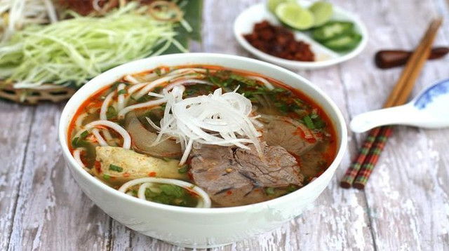 Những đặc sản đậm đà vị Huế mà du khách không thể bỏ qua Nhung dac san dam da vi Hue ma du khach khong the bo qua