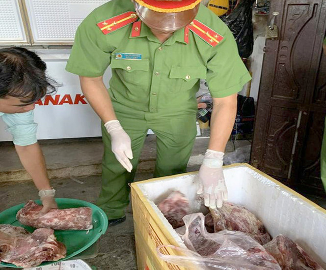Người dân Hà Nội đối mặt với nhiều nguy cơ khác ngoài nước máy nhiễm dầu - Hình 2 Nguoi dan Ha Noi doi mat voi nhieu nguy co khac ngoai nuoc may nhiem dau-Hinh-2