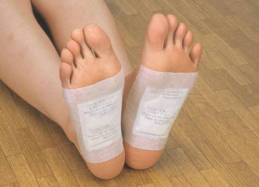 Miếng dán thải độc lòng bàn chân có thực sự thần kỳ? - Hình 2 Mieng dan thai doc long ban chan co thuc su than ky?-Hinh-2