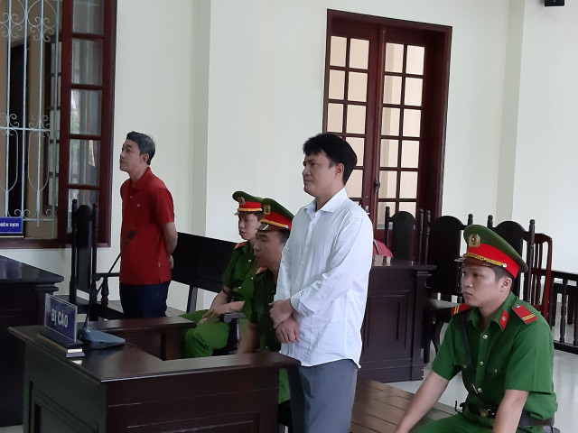 Tài xế và quay phim kết hợp cưỡng đoạt 250 triệu của cảnh sát giao thông Tai xe va quay phim ket hop cuong doat 250 trieu cua canh sat giao thong