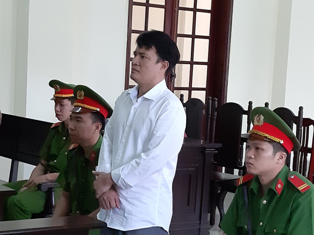 Tài xế và quay phim kết hợp cưỡng đoạt 250 triệu của cảnh sát giao thông - Hình 2 Tai xe va quay phim ket hop cuong doat 250 trieu cua canh sat giao thong-Hinh-2