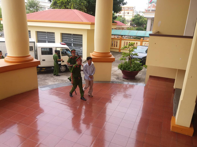 Trả hồ sơ vụ chấp hành viên 'bỏ túi riêng' trên 882 triệu đồng Tra ho so vu chap hanh vien 'bo tui rieng' tren 882 trieu dong