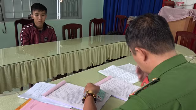 Bat nghi pham chuyen vao benh vien trom dien thoai