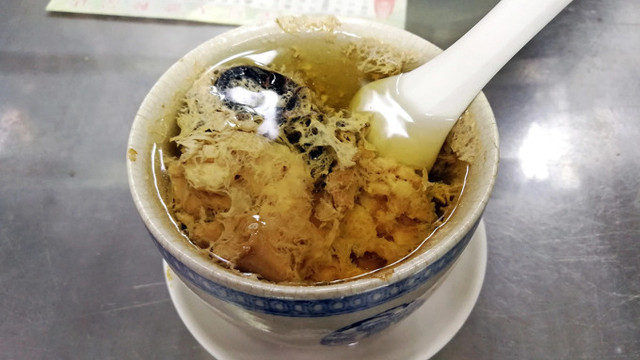 Món ăn kinh dị: Canh bọ cạp nguyên con nhìn phát hoảng - Hình 3 Mon an kinh di: Canh bo cap nguyen con nhin phat hoang-Hinh-3