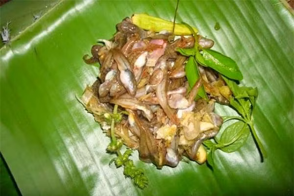 Mon an kinh di cua Thai Lan - nong noc hap la chuoi-Hinh-8