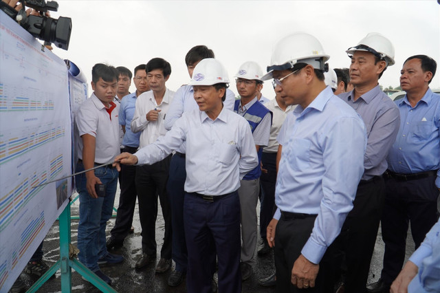Tân Bộ trưởng Giao thông Vận tải và những hành động quyết liệt sau khi nhậm chức - Hình 6 Tan Bo truong Giao thong Van tai va nhung hanh dong quyet liet sau khi nham chuc-Hinh-6
