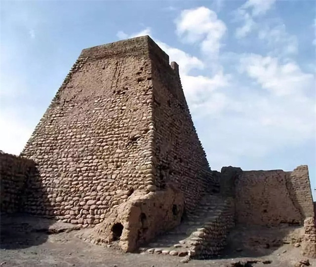 Bi an danh tinh chu nhan mo co voi kho bau day vang va hop so di dang-Hinh-9