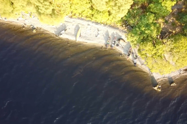 Thấy được quái vật bí ẩn hồ Loch Ness từ flycam? - Hình 2 Thay duoc quai vat bi an ho Loch Ness tu flycam?-Hinh-2
