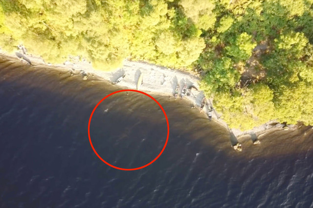 Thấy được quái vật bí ẩn hồ Loch Ness từ flycam? - Hình 3 Thay duoc quai vat bi an ho Loch Ness tu flycam?-Hinh-3