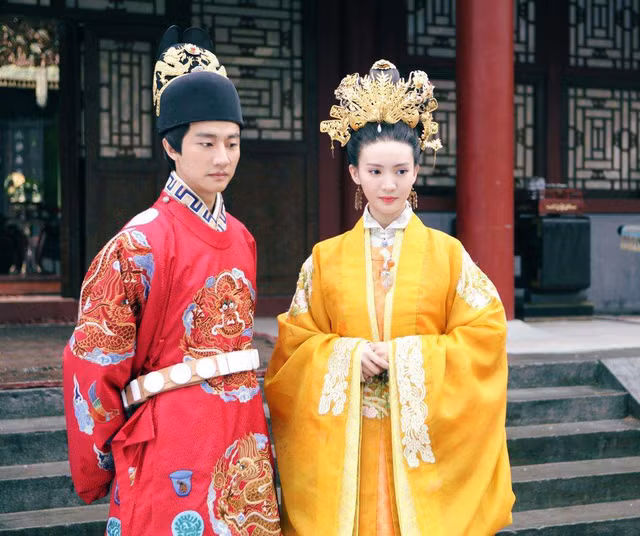 Vì sao hoàng đế Chu Hậu Chiếu có 100 quý tử nhưng không phải là con ruột Vi sao hoang de Chu Hau Chieu co 100 quy tu nhung khong phai la con ruot