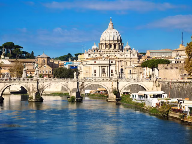 Bi an thu vi ve quoc gia 'ti hon' Vatican