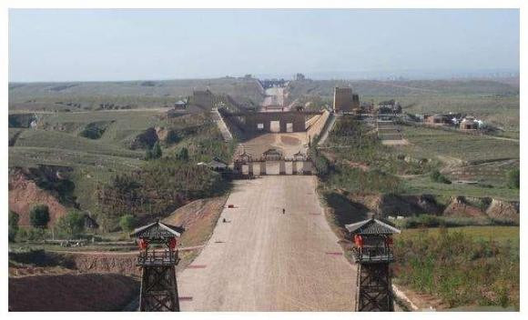 Tần Thủy Hoàng với con đường xây 2.000 năm sau không mọc cỏ - Hình 4 Tan Thuy Hoang voi con duong xay 2.000 nam sau khong moc co-Hinh-4