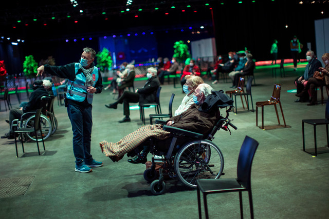 Có cần thiết tiêm vắc xin COVID-19 liều 3? - Hình 4 Co can thiet tiem vac xin COVID-19 lieu 3?-Hinh-4