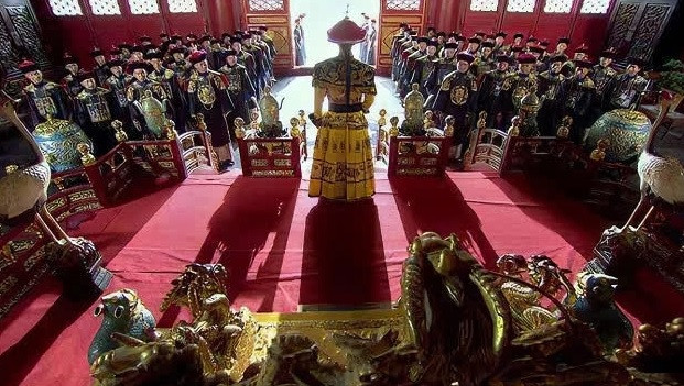 Vì sao quan viên nhà Thanh luôn hất ống tay áo khi hành lễ? - Hình 9 Vi sao quan vien nha Thanh luon hat ong tay ao khi hanh le?-Hinh-9