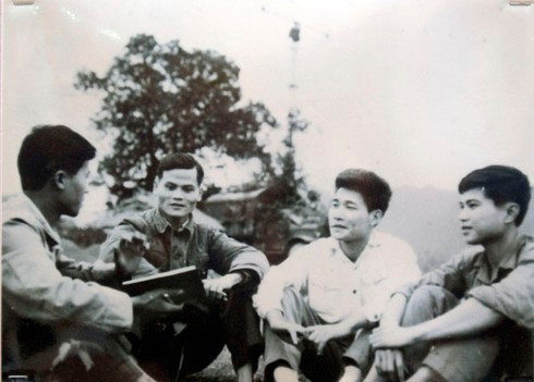 'Hà Nội - Điện Biên Phủ trên không' qua loạt ảnh quý - Hình 3 'Ha Noi - Dien Bien Phu tren khong' qua loat anh quy-Hinh-3
