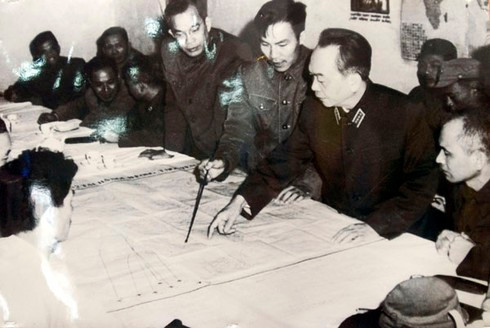 'Hà Nội - Điện Biên Phủ trên không' qua loạt ảnh quý 'Ha Noi - Dien Bien Phu tren khong' qua loat anh quy