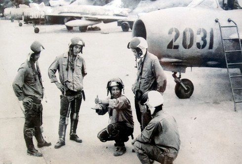 'Hà Nội - Điện Biên Phủ trên không' qua loạt ảnh quý - Hình 5 'Ha Noi - Dien Bien Phu tren khong' qua loat anh quy-Hinh-5