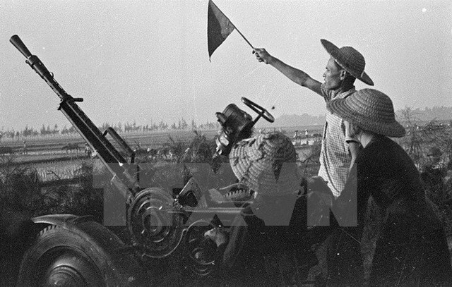 Chiến thắng lịch sử 'Hà Nội - Điện Biên Phủ trên không' qua loạt ảnh quý - Hình 10 Chien thang lich su 'Ha Noi - Dien Bien Phu tren khong' qua loat anh quy-Hinh-10