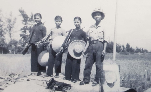 Chiến thắng lịch sử 'Hà Nội - Điện Biên Phủ trên không' qua loạt ảnh quý - Hình 4 Chien thang lich su 'Ha Noi - Dien Bien Phu tren khong' qua loat anh quy-Hinh-4