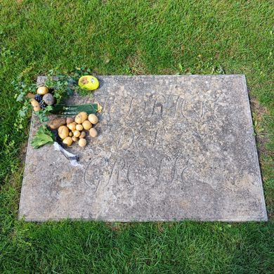 Nguyên nhân vì sao rước mộ Friedrich Đại đế thường có củ khoai tây? - Hình 6 Nguyen nhan vi sao ruoc mo Friedrich Dai de thuong co cu khoai tay?-Hinh-6