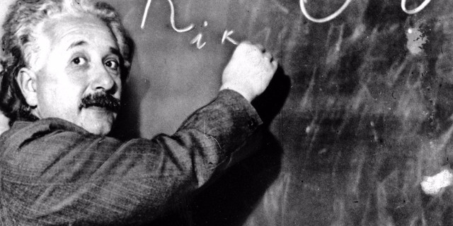 Thiên tài Albert Einstein không giỏi môn Toán như lời đồn? Thien tai Albert Einstein khong gioi mon Toan nhu loi don?