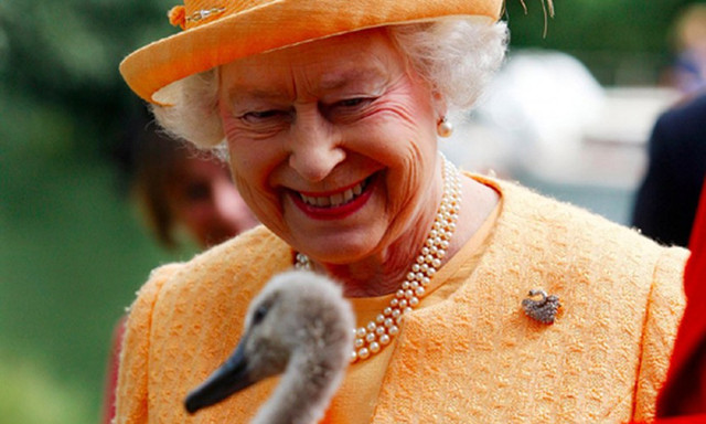 Vì sao Nữ hoàng Elizabeth II tổ chức sinh nhật 2 lần/năm? Vi sao Nu hoang Elizabeth II to chuc sinh nhat 2 lan/nam?