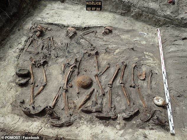 Ám ảnh ngôi mộ tập thể của lính đức quốc xã ở Ba Lan Am anh ngoi mo tap the cua linh duc quoc xa o Ba Lan