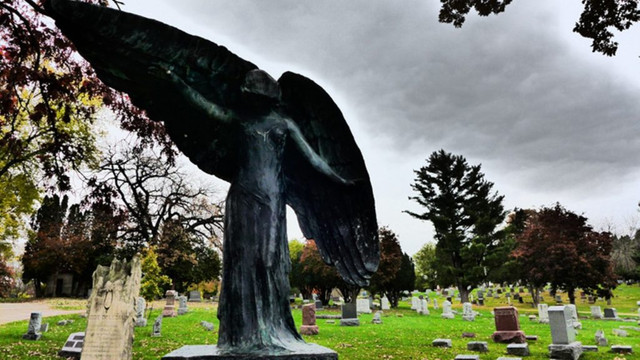 Ám ảnh bức tượng thiên thần, ai chạm vào là chết Am anh buc tuong thien than, ai cham vao la chet