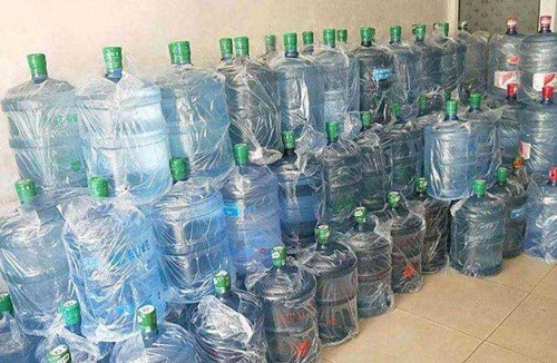 Hai vợ chồng bị ung thư gan do uống nước đóng chai bẩn suốt 5 năm - Hình 2 Hai vo chong bi ung thu gan do uong nuoc dong chai ban suot 5 nam-Hinh-2