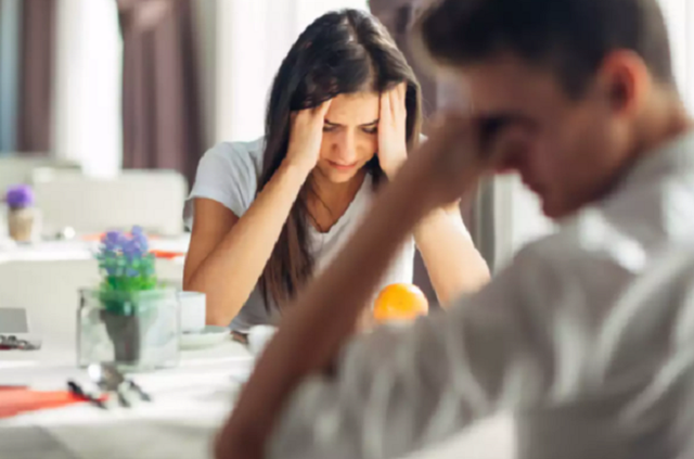 Nữ giáo viên gửi nhầm video ngoại tình của mình vào nhóm chat Nu giao vien gui nham video ngoai tinh cua minh vao nhom chat